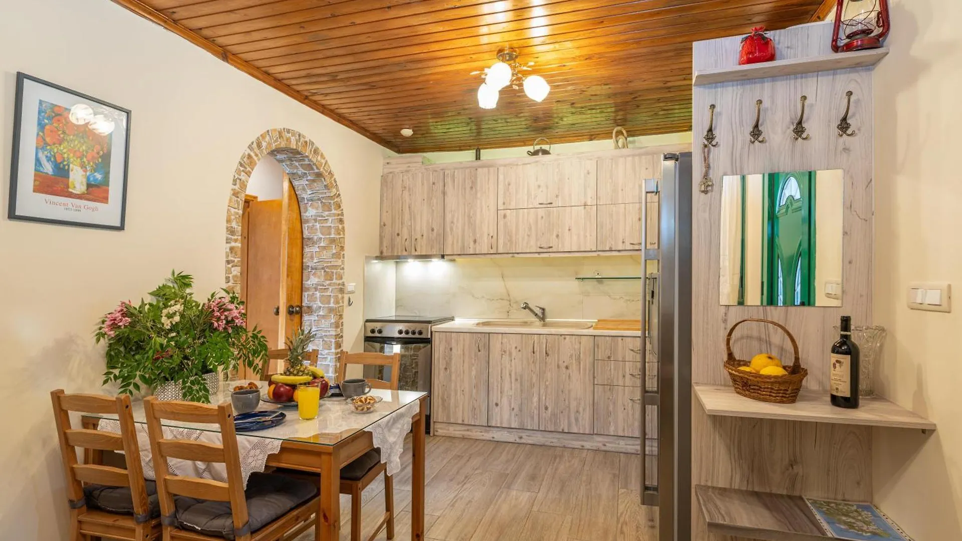 Paola Apartment Φισκάρδο 0*,